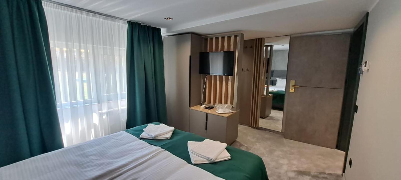 Hotel Plutitor Lebada 비카즈 외부 사진